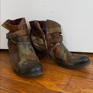 L’Artiste by Spring Step Women’s Shazzam